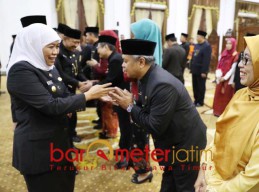 Lantik 13 Pejabat Eselon II, Khofifah Pesan Soal 3 Tepat