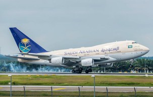 Umroh Disetop Sementara, Satu Penerbangan ke Jeddah Batal