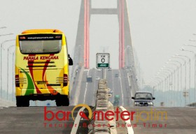 Wajib Kendaraan Keluar Masuk Madura Disemprot Disinfektan