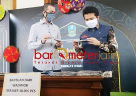 Andil Perangi Corona, Wadimor Bikin Masker dari Kain Sarung