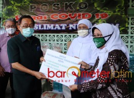 Masyarakat Tionghoa Salurkan Bantuan ke Muslimat NU Jatim