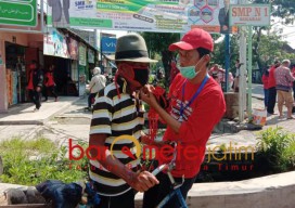 Dua Hari Sekali, PDIP Lamongan Bagi-bagi Ribuan Masker