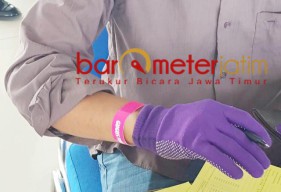 Negatif Corona 249 TKI dari Malaysia Diberi Gelang Penanda