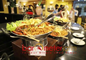 Kehilangan Nasi Goreng Jancuk, Suites Hotel Bikin Nasgor JK