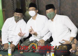 Gus Muhdlor-Rahmat Muhajirin Saling Berbisik, Hem.. Ada Apa