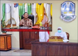 Khofifah ke Disnaker Kabupaten-Kota: Pahami Utuh UU Ciptaker