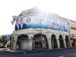 Tanpa Izin Tim Machfud Main Pasang APK di Cagar Budaya