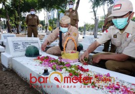 Hari Pahlawan, PKS Jatim Tabur Bunga hingga Napak Tilas