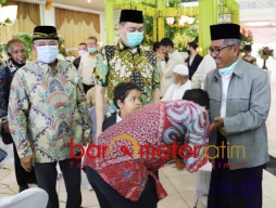 Kelana Dihadiahi Serban Habib Smith dan Didoakan Gus Rofiq