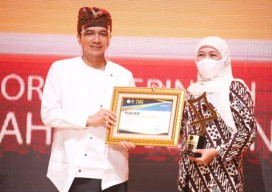 Khofifah Banjir Penghargaan, Usir Corona Baru Monumental