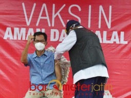 Divaksin Ketua DPRD Surabaya Sempat Digoda Tekanan Darah