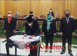 Sahkan Raperda, DPRD Surabaya Harap UMKM Lebih Sejahtera