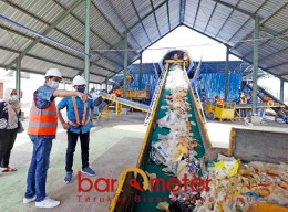 Cara Lamongan Atasi Sampah: Pilah di TPST, Baru Masuk TPA