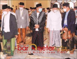 Shalat Id di Masjid Al Akbar, Sadad Kenakan Serban Palestina