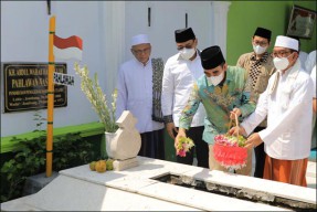 Ziarahi Kiai Wahab, Sekjen Gerindra Serap Spirit Pendiri NU