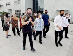 Pesta Ultah Ide Sekda, Bara JP: Khofifah Kena Jebakan Batman!