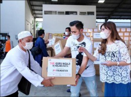 Sambut Idul Fitri, Juragan 99 Beri THR untuk 500 Guru Ngaji