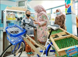 Pulihkan Ekonomi, Banyuwangi Bagi-bagi Alat Usaha ke Warga