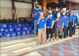 Kondisi Sulit, Fraksi Demokrat Bagi Sembako di Seluruh Jatim