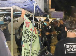 Langgar PPKM di Surabaya, 137 Warga Dibawa ke Makam Corona