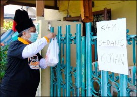 Berbagi Paket Daging Kurban, PKS Jatim Perhatikan Isoman