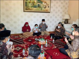 Kunjungi Ahli Waris Kader, Pesan Sekjen Gerindra Bikin Haru