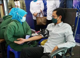 Ketua DPRD Surabaya Ikut Donor Plasma Konvalesen di PT SIER