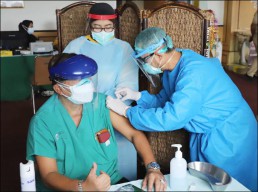 Eri: Moderna Ada KIPI, Disuntik Bareng Bisa Loro Kabeh