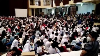 Vaksinasi Bikin Kerumunan, DPRD Surabaya Sentil Pemkot