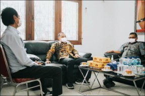 Sambangi Kantor PDIP Surabaya, Hasto: Ini Simbol Tiga Pilar