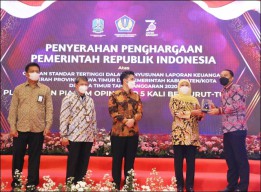 Raih Opini WTP 9 Kali Beruntun, Surabaya Diganjar Penghargaan