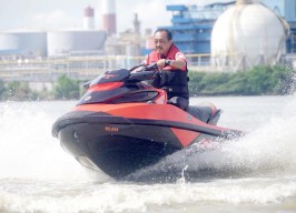 Surabaya Kembangkan Wisata Terintegrasi, Armuji Jajal Jetski