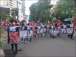 Kecewa UMK Jatim 2022, Buruh Tagih Khofifah soal UMSK