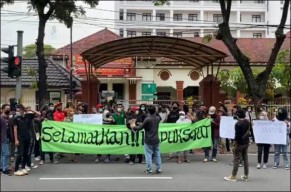 Demo Kawal Sidang Waduk Sepat: Hakim Harus Bersertifikasi Lingkungan!