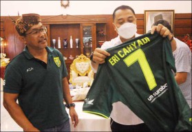 Eri Cahyadi Sebut Pelatih Persebaya Punya Mata Elang, Apa Maksudnya