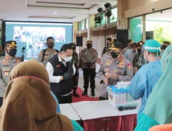 Turun ke Surabaya, Kapolri Pantau dan Dialog Virtual dengan Warga Isoter