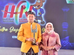 Sukses Jaga Budaya di Tengah Kemajuan, Bupati Lamongan Terima Anugerah dari PWI