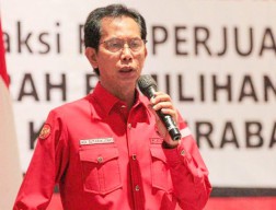 Jago Bangun Komunikasi Publik, Adi Sutarwijono Diganjar Penghargaan “Tokoh Politik Daerah”