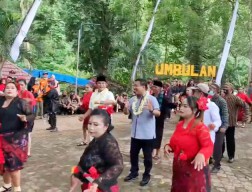 Berbaur dengan Pegiat Budaya dan Pariwisata, Anwar Sadad Tak Canggung Jaipongan