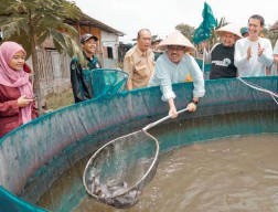 Panen Lele di Pasuruan, Anwar Sadad Cium Jatim Bakal Jadi Provinsi Tercepat Pulihkan Ekonomi