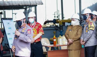 Jelang Ramadhan, Khofifah Masih Dibikin Repot Urusan Kelangkaan Minyak Goreng