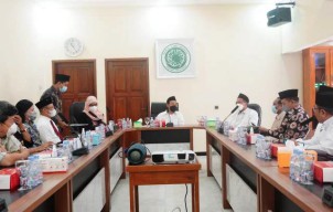 Dikunjungi Tim Vaksin Merah Putih, MUI Jatim Wanti-wanti soal Hambatan di Masyarakat