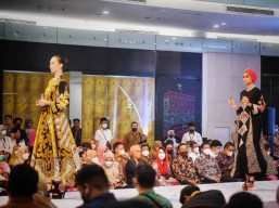 Arumi Bachsin: Ibu-ibu Jangan Takut Belanja, Apalagi Ini kan Mau Lebaran