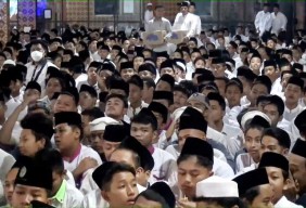 Ribuan Santrinya Gaungkan Erick Thohir Presiden, Gus Hans: Kami Tak Bisa Mencegah