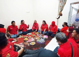 Cangkrukan Gayeng Bareng Kader, Ketua PDIP Surabaya: Jaga Soliditas, Terus Layani Rakyat