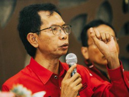 Momen Hari Raya Waisak, Ketua PDIP Surabaya Ajak Tebar Kebaikan di Kota Pahlawan