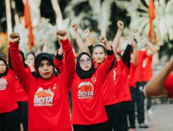 Ribuan Kader PDIP Senam Sicita Meriahkan Harkitnas, 32 Lokasi di Surabaya Merah Total