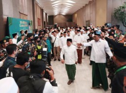 Ketum PKB Sibuk Kumpulkan Kiai, Ketua Gerindra Jatim Asyik Nonton Laga Persebaya