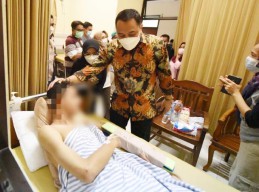 Eri Cahyadi Akan Pindahkan Warganya Korban Kecelakaan Bus Tol Sumo ke Surabaya