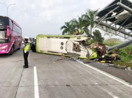 Duka Belum Berakhir Korban Meninggal Kecelakaan Bus di Tol Sumo Tambah 1 Jadi 15 Orang